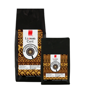 În inima culturii cafelei din regiunea Kilimanjaro din Tanzania, cafeaua ilustrează măiestria diversității aromelor, evidențiind atât caracterul viu și fructat, cât și notele complexe și învăluitoare.