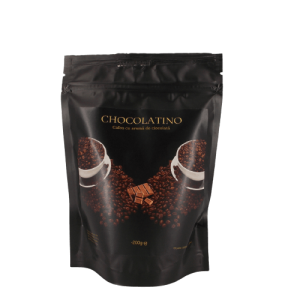 Cafeaua cu aromă de ciocolată este o delicatesă pentru iubitorii de cafea, în care intensitatea cafelei se împletește cu dulceața catifelată a ciocolatei. Această băutură oferă o experiență bogată și răsfățătoare.
