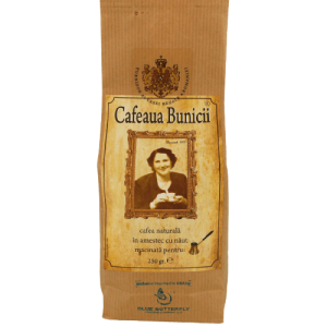 Cafeaua Bunicii cu Naut este o experiență gustativă unică, în care aroma bogată a cafelei se îmbină cu subtilitatea nautului. Această cafea oferă o călătorie senzorială inedită, cu note subtile de caramel și nuci, care se completează perfect cu caracterul cafelei, amintind de rețetele tradiționale.
