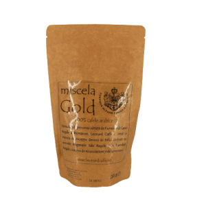 Miscelele de cafea Gold Casa Regala sunt renumite pentru aromele lor regale și caracterul lor excepțional. Această cafea oferă o experiență rafinată, în care notele de ciocolată și nuci se îmbină perfect cu intensitatea cafelei, creând o băutură de neuitat.